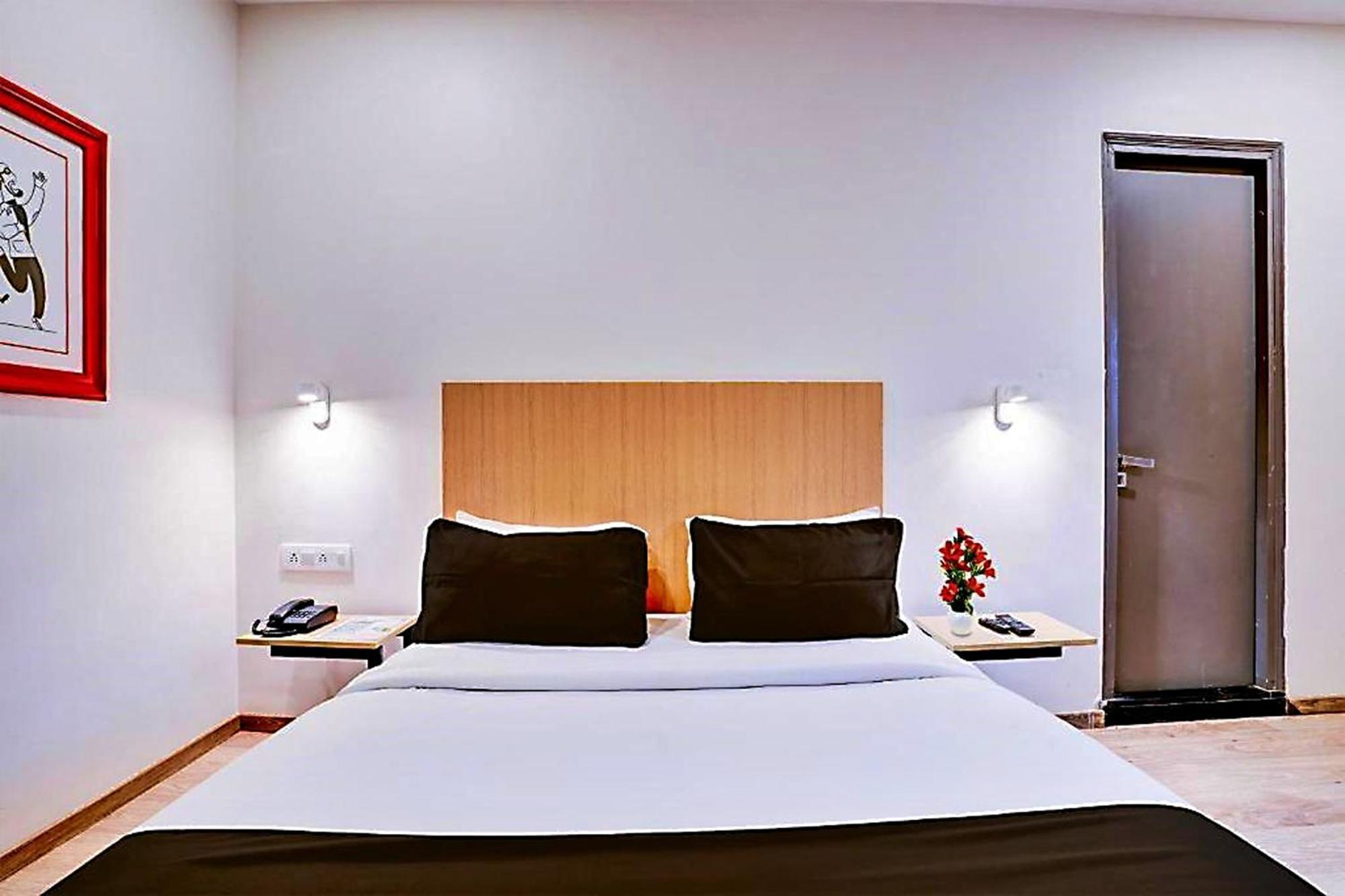 Hotel Sunlight Inn Yeni Delhi Dış mekan fotoğraf
